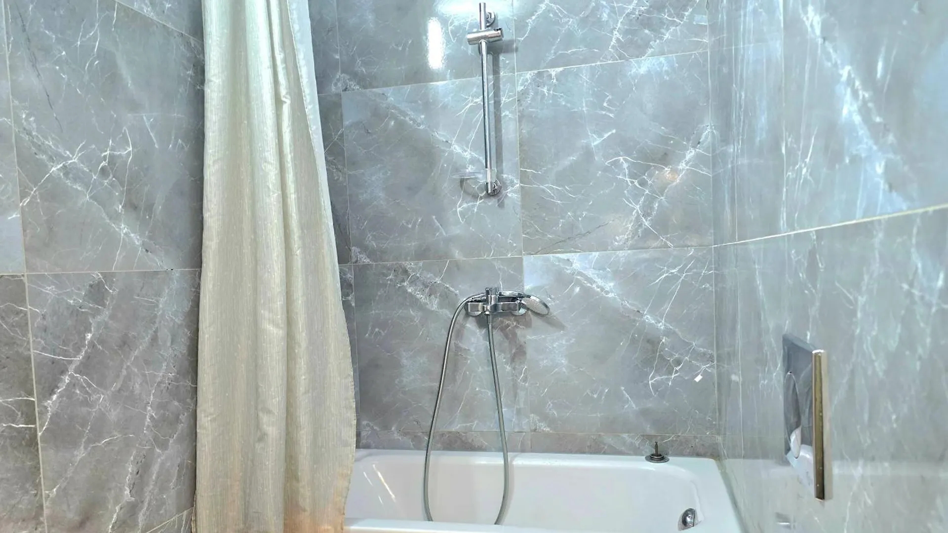 Art Apartment 219 Plazhi San Pietro