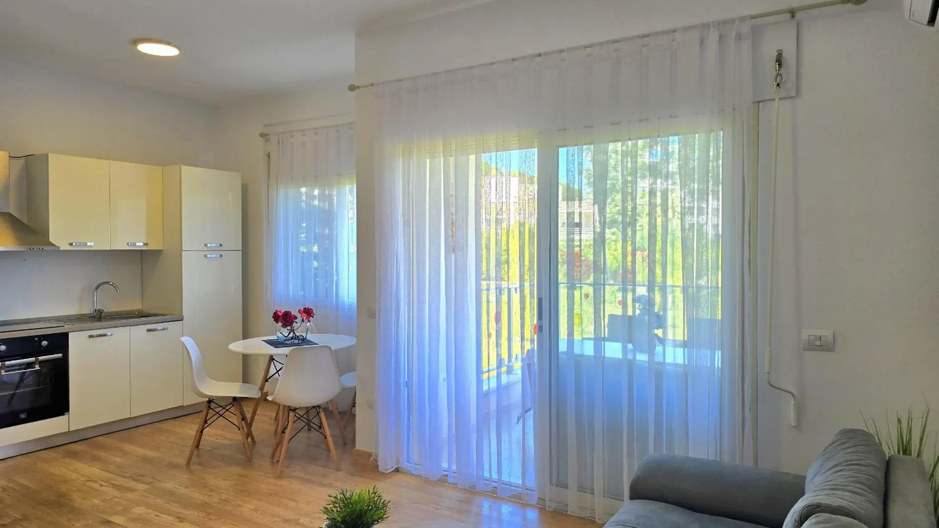 Art Apartment 219 Plazhi San Pietro