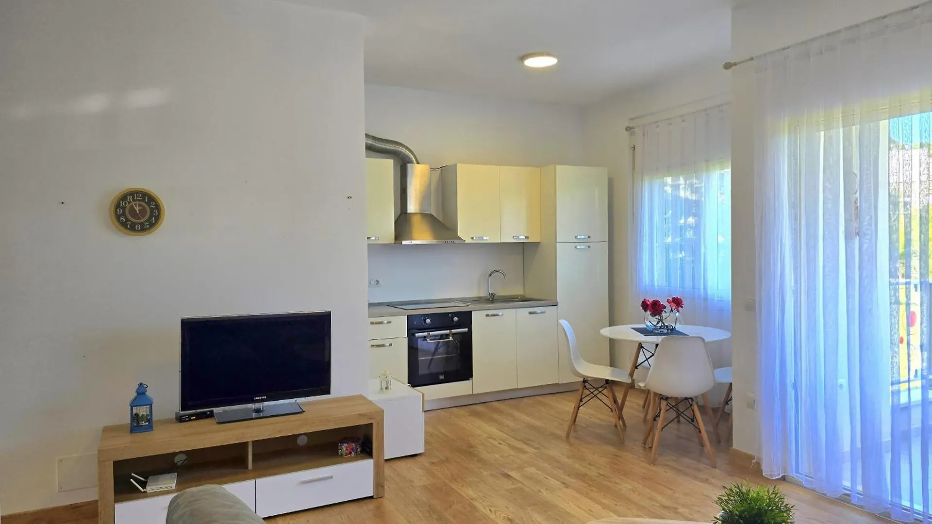 Art Apartment 219 Plazhi San Pietro