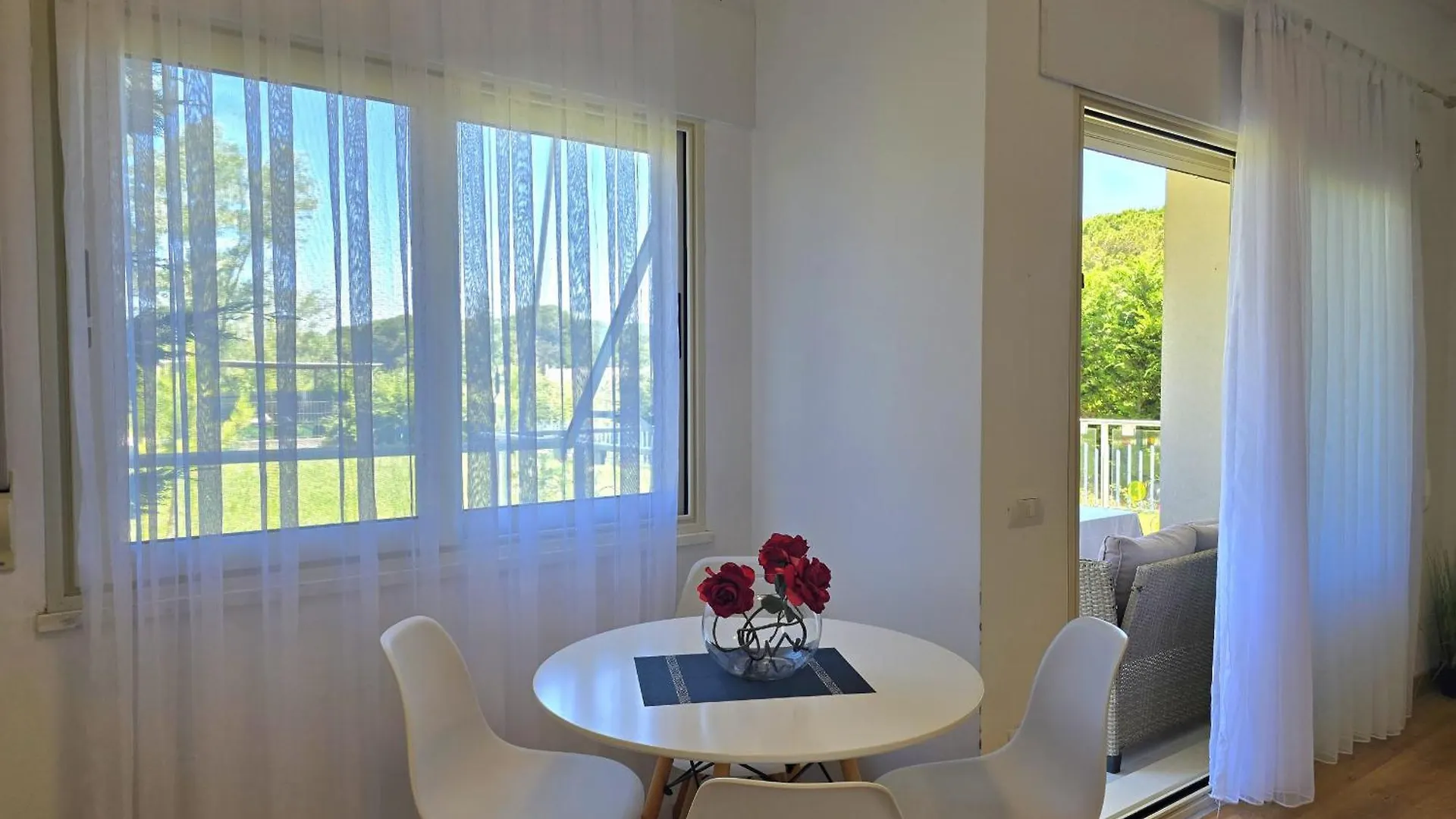 Art Apartment 219 Plazhi San Pietro
