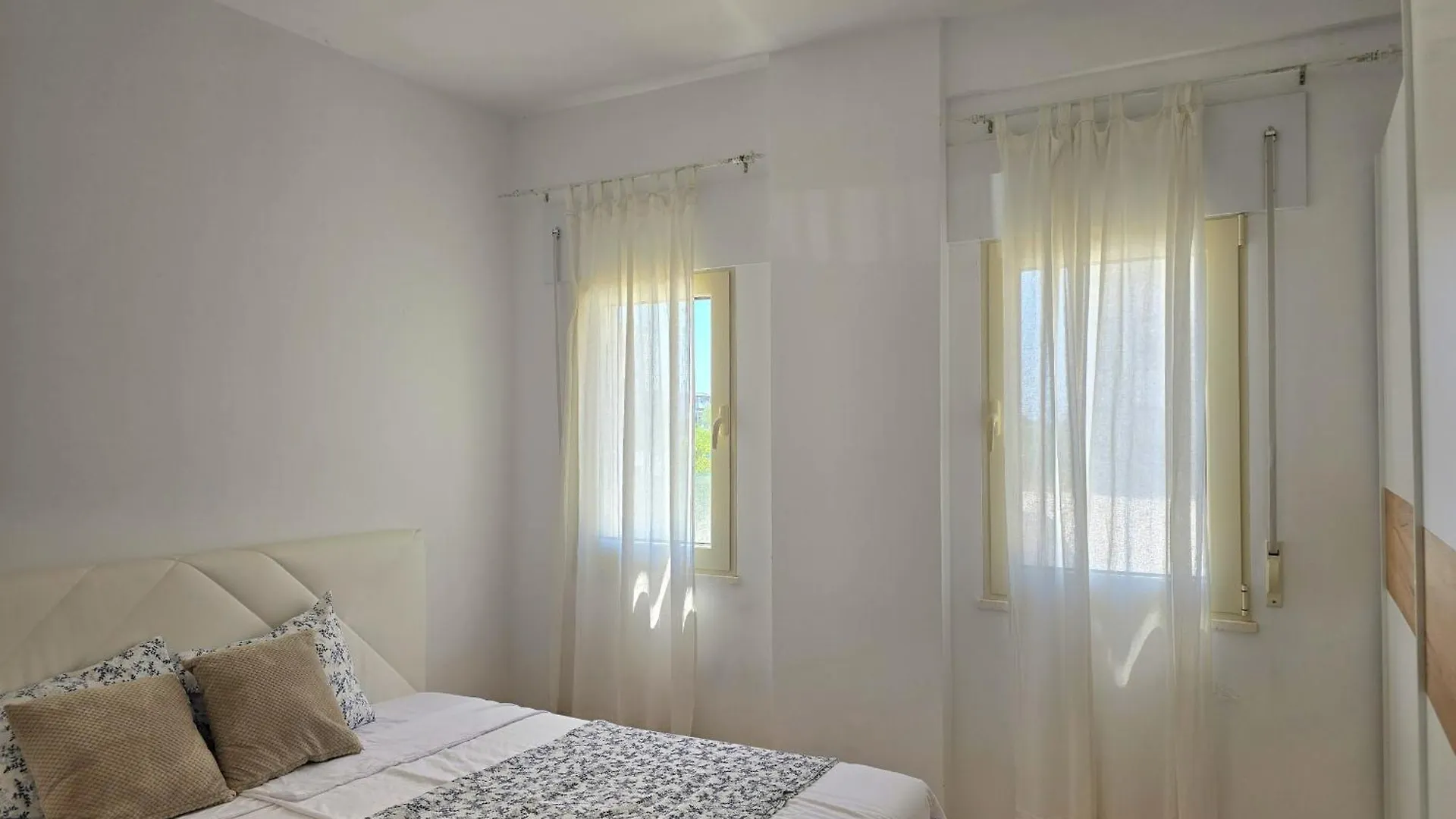 Art Apartment 219 Plazhi San Pietro