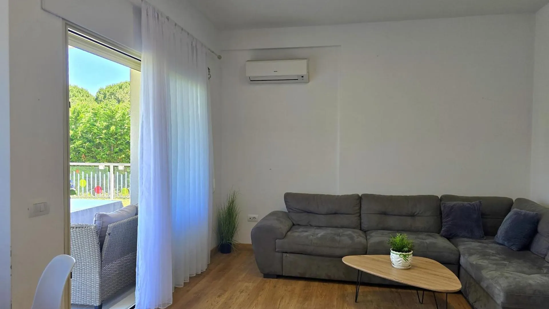 Art Apartment 219 Plazhi San Pietro