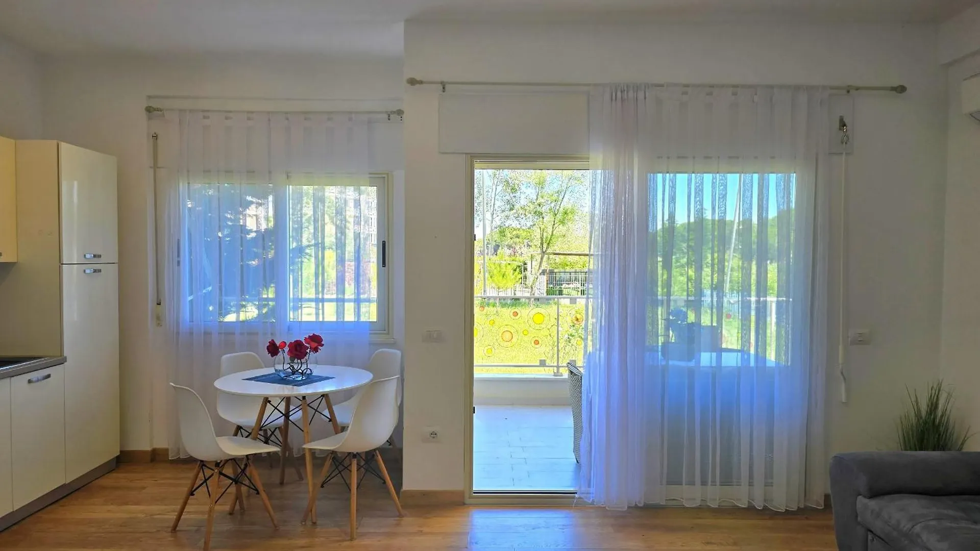 Art Apartment 219 Plazhi San Pietro